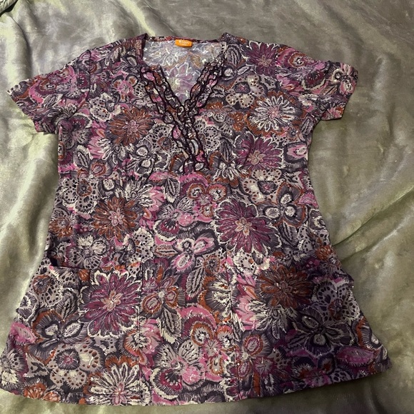 Pack of THREE scrub tops - Picture 2 of 4